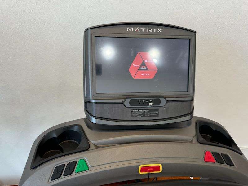 MATRIX T75 TREADMILL - Image 4