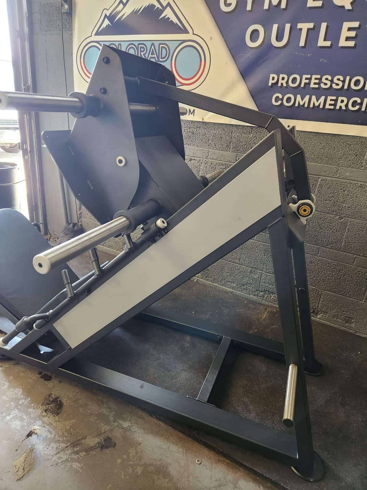 Suspension therapy table used in physical therapy and rehabilitation at Colorado Cardio, promoting recovery and movement improvement. Suitable for patients undergoing specialized cardio and physical therapy treatments.