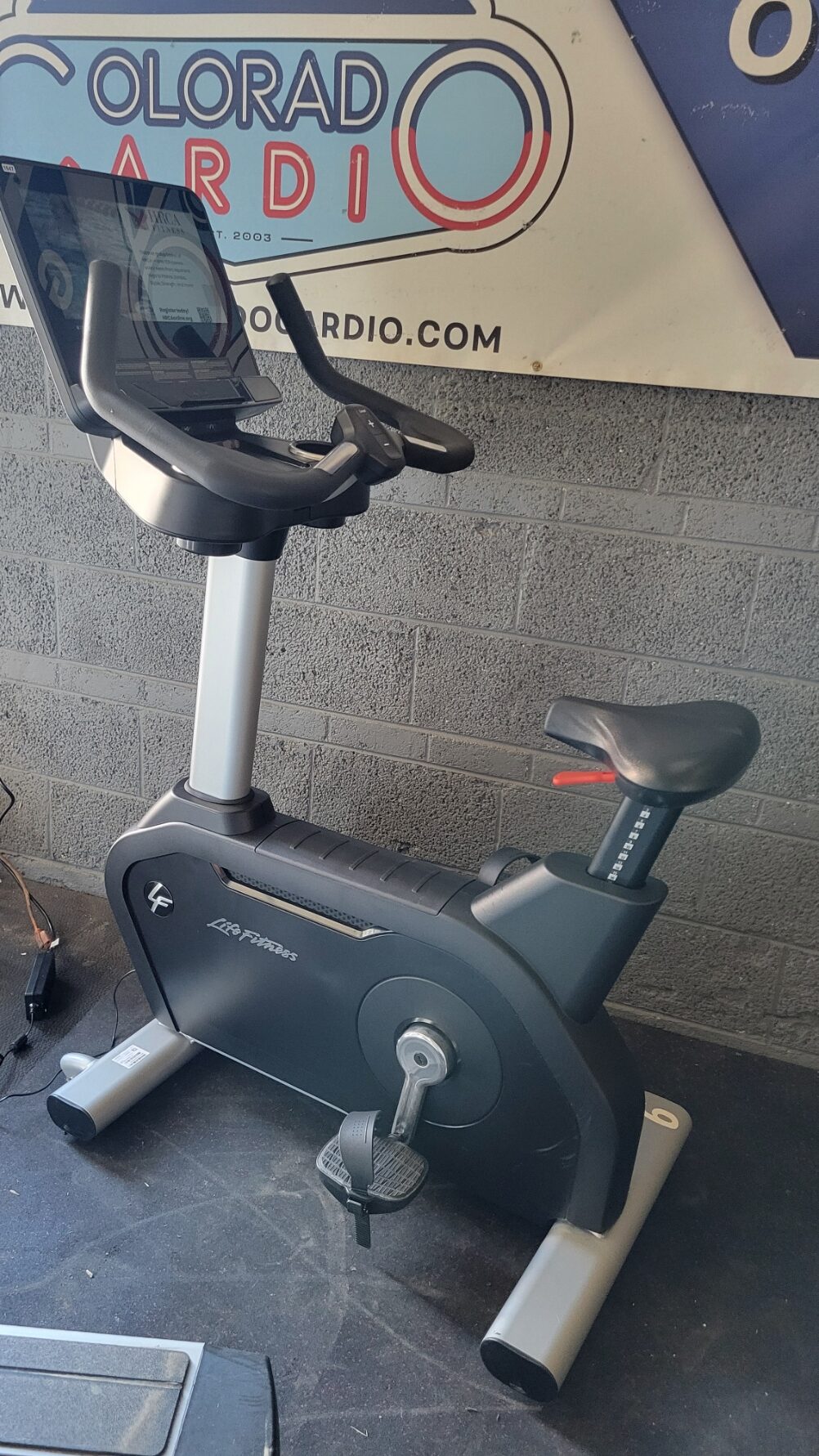Life Fitness SE3HD Upright Bike Club Series Upright Lifecycle
