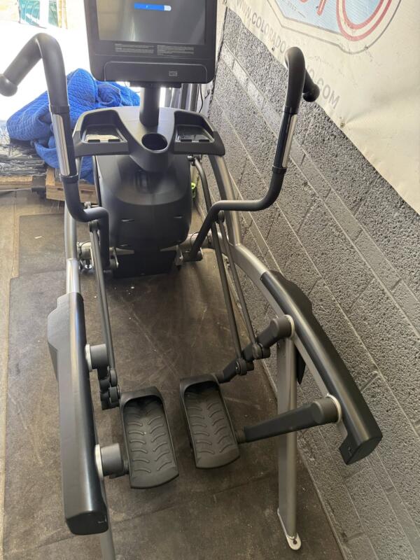 Cybex R Series 70T Arc Trainer – Total Body w/ Discover Screen (Touchscreen)