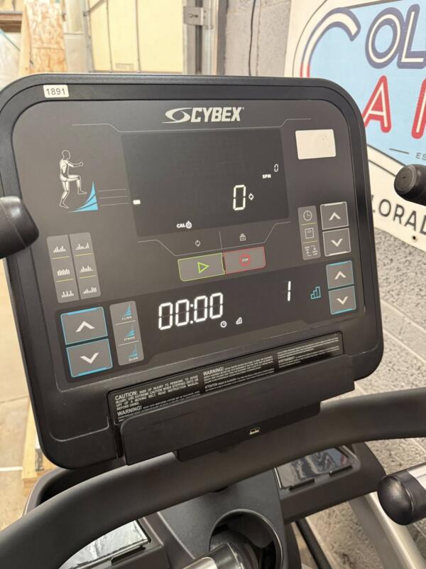Cybex R Series Lower Body Arc Trainer w/50L Console - Image 4