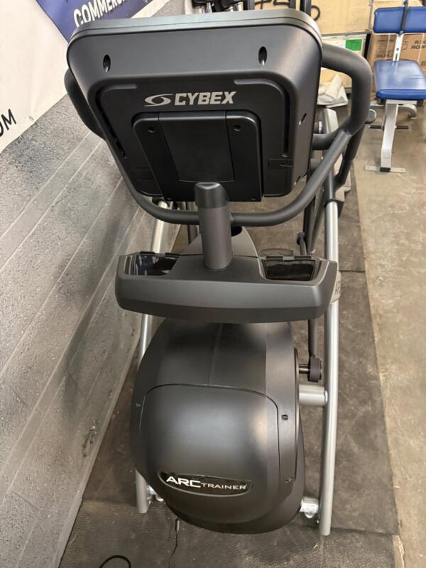 Cybex 770a Lower Body Arc Trainer w Discover Screen Touchscreen - Image 3