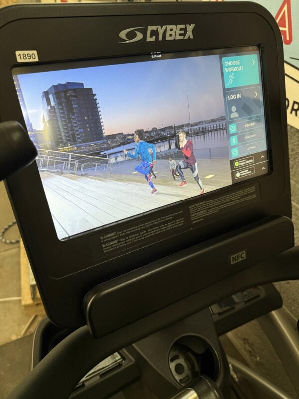 Cybex 770a Lower Body Arc Trainer w Discover Screen Touchscreen - Image 5