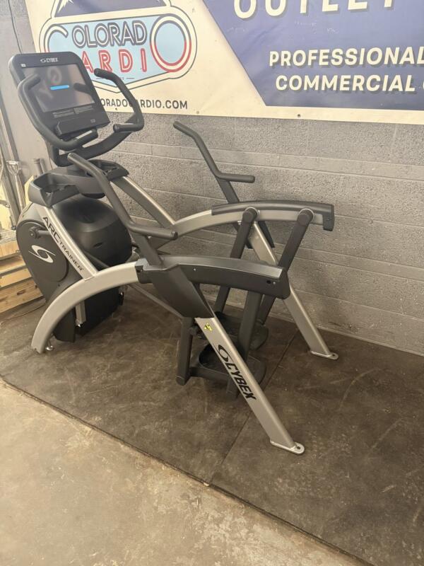 Cybex 770a Lower Body Arc Trainer w Discover Screen Touchscreen