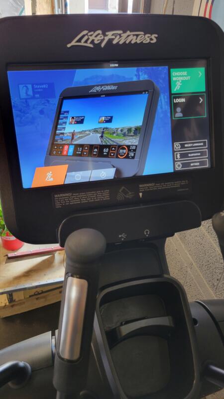 Life Fitness Discover SE3 HD 95X Elliptical (Beautiful Pearl White Finish) - Image 5