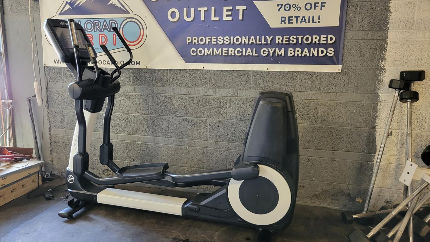 Life Fitness Discover SE3 HD 95X Elliptical (Beautiful Pearl White Finish)