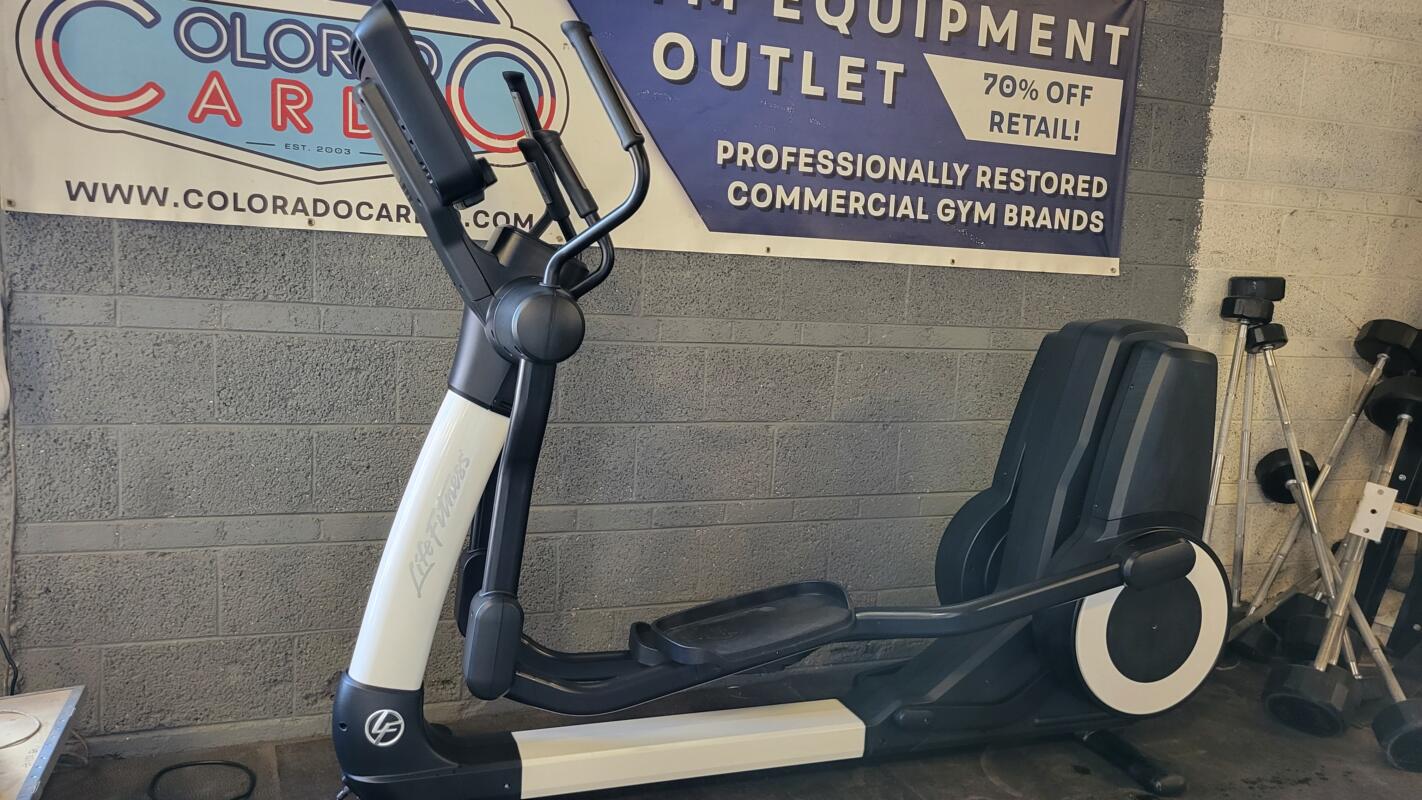 Life Fitness Discover SE3 HD 95X Elliptical (Beautiful Pearl White Finish) - Image 6