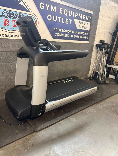 Life Fitness Discover SE3 HD Treadmill (Beautiful Pearl White Finish)