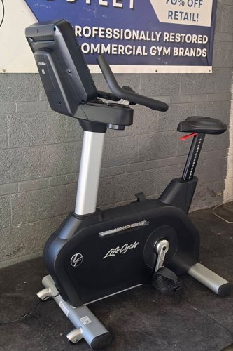 Life Fitness integrity Upright Bike W SE3 Console