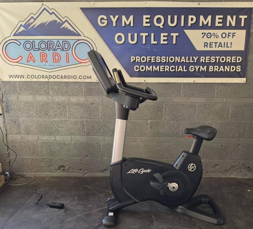 Life Fitness Discover SE3 HD Touchscreen Upright Bike