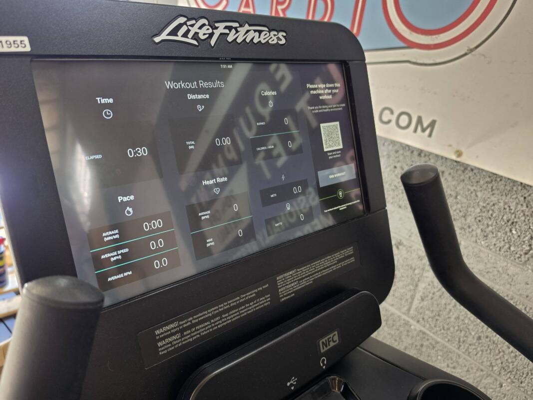 Life Fitness integrity Upright Bike W SE3 Console - Image 5