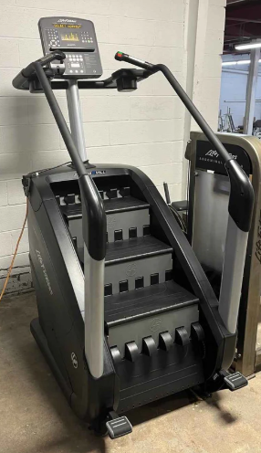 Life Fitness Integrity Series PowerMill Climber - Image 5