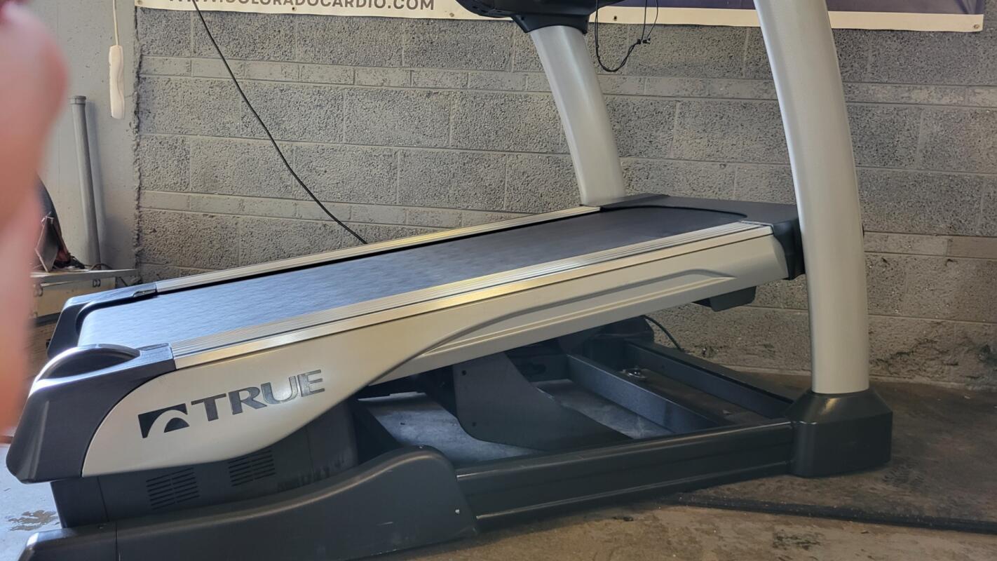 True Fitness Ti1000 Alpine Runner 30% Incline - Image 3