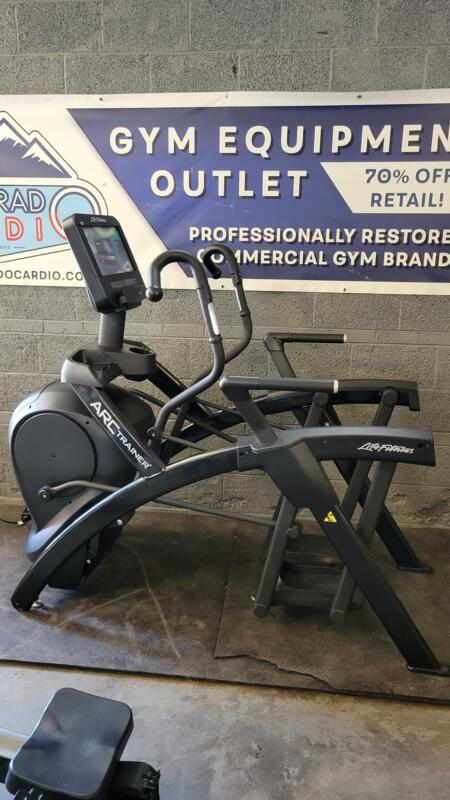 Life Fitness Discover SE3 HD Arc Trainer