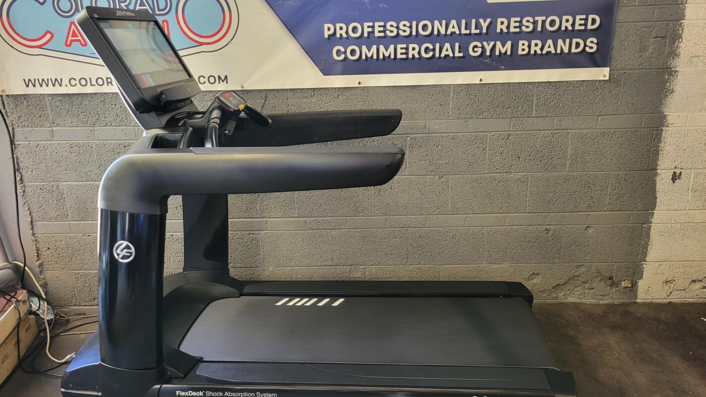 Life Fitness Elevation Series Discover SE3 Treadmill (Stealth Black)