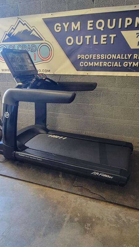 Life Fitness Elevation Series Discover SE3 Treadmill (Stealth Black) - Image 9