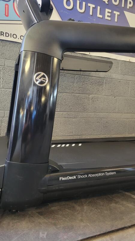 Life Fitness Elevation Series Discover SE3 Treadmill (Stealth Black) - Image 5