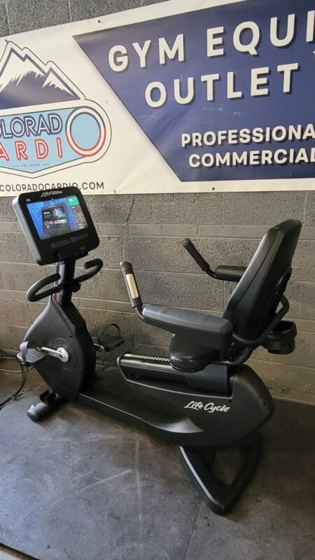 Life Fitness Integrity SE3-HD Recumbent (Premium Black w/ upgraded armrest) - Image 2
