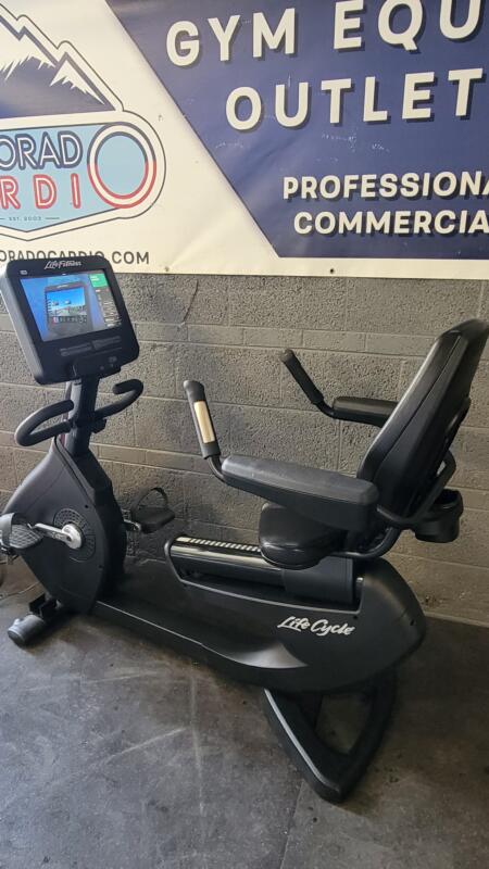Life Fitness Integrity SE3-HD Recumbent (Premium Black w/ upgraded armrest) - Image 3