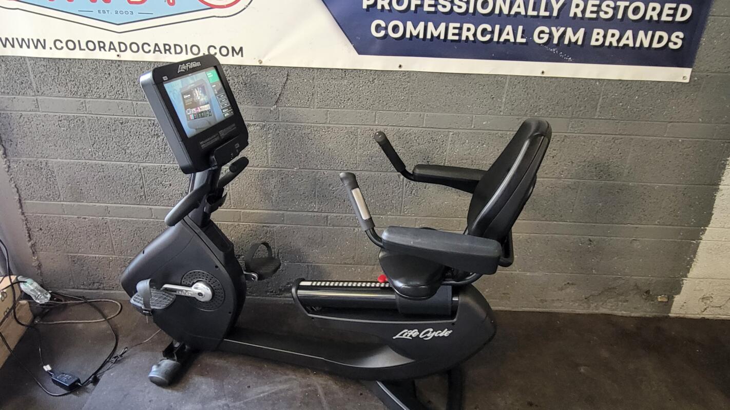 Life Fitness Integrity SE3-HD Recumbent (Premium Black w/ upgraded armrest) - Image 4