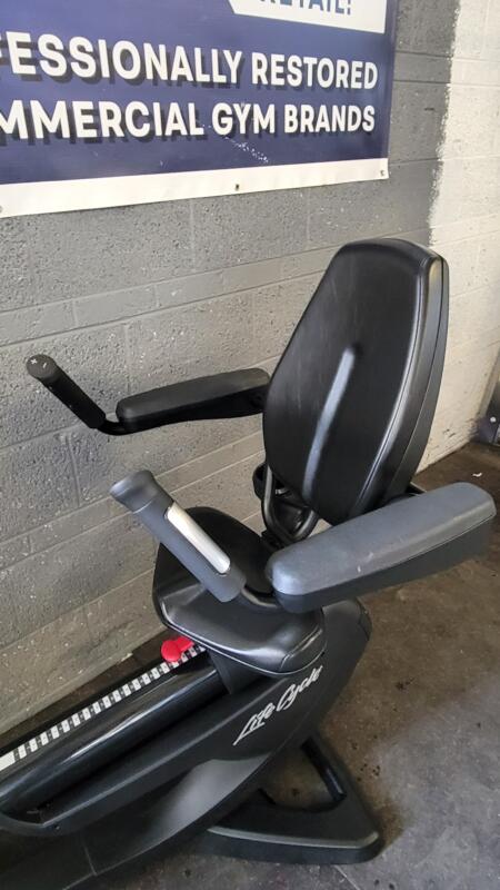 Life Fitness Integrity SE3-HD Recumbent (Premium Black w/ upgraded armrest) - Image 7