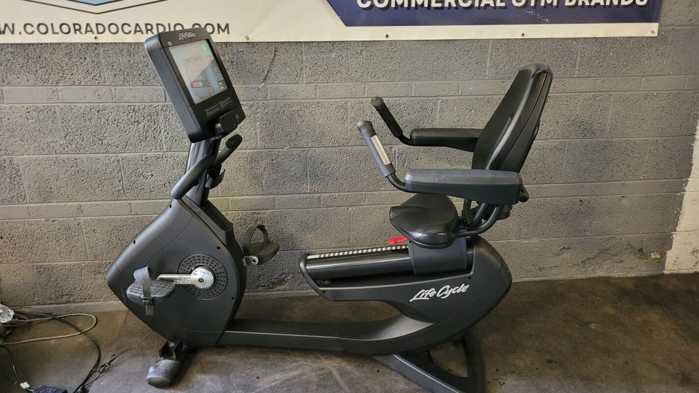 Life Fitness Integrity SE3-HD Recumbent (Premium Black w/ upgraded armrest) - Image 8