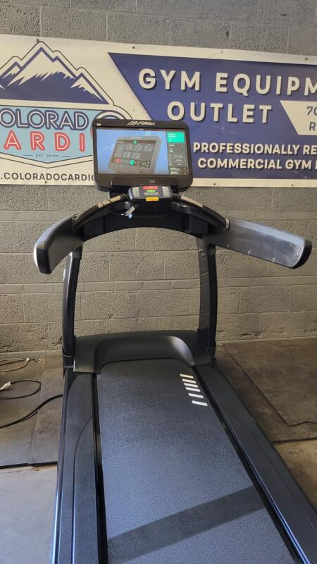 Life Fitness Elevation Series Discover SE3 Treadmill (Stealth Black) - Image 6