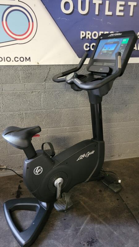 Life Fitness Integrity SE3-HD Upright Bike (Black Pearl Finish) - Image 2