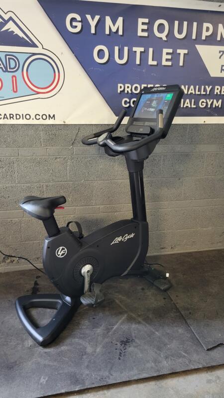 Life Fitness Integrity SE3-HD Upright Bike (Black Pearl Finish)