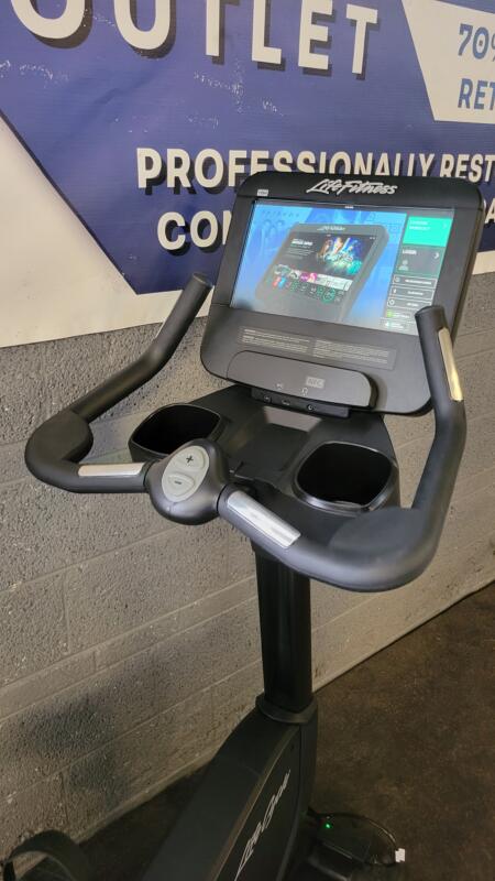 Life Fitness Integrity SE3-HD Upright Bike (Black Pearl Finish) - Image 5