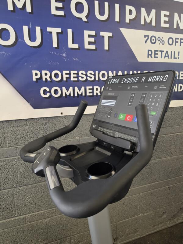 Life Fitness Club Series Plus Upright Bike w/ SL Console
