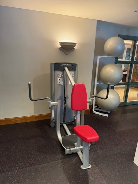 Life Fitness Optima Series Pectoral Fly / Rear Delt